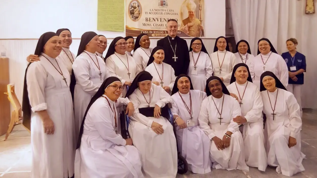 Immagine di La visita di Mons. Cesare Di Pietro alla Casa di Riposo Sant’Antonio di Siderno